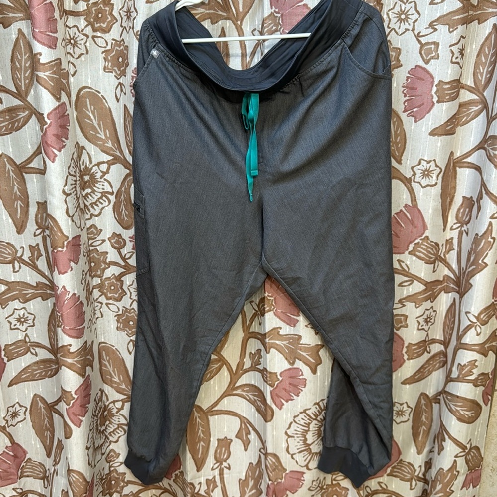 Zamora Figs scrub pants